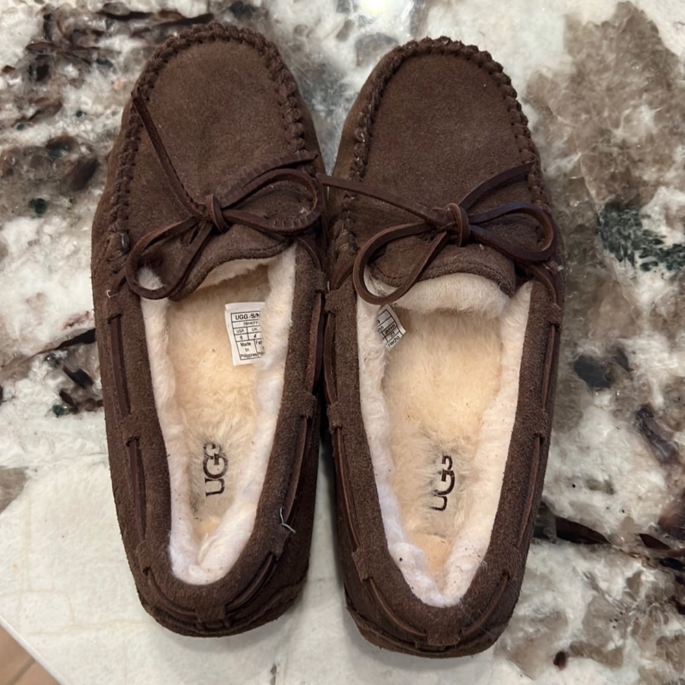 🔥NEW UGG Slippers - Never Worn🔥